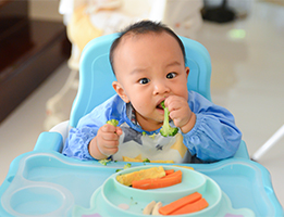 Menambahkan Gula dan Garam ke Menu MPASI Si Kecil